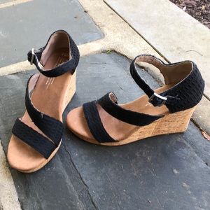 5.5 black wedge Toms